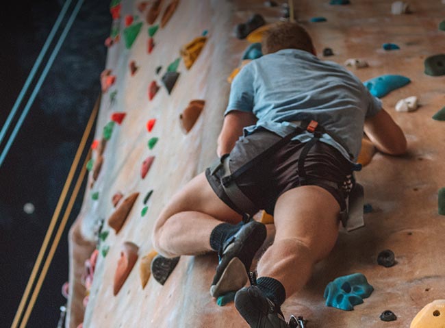 Experiences_Indoor_Rock_Climbing_Thumbnail-1